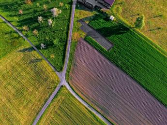 luchtfoto landbouwgrond drone velden
