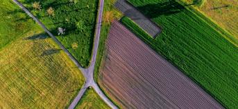 luchtfoto landbouwgrond drone velden