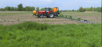Spuitmachine met verlaagde spuitboom 3 en bufferstrook